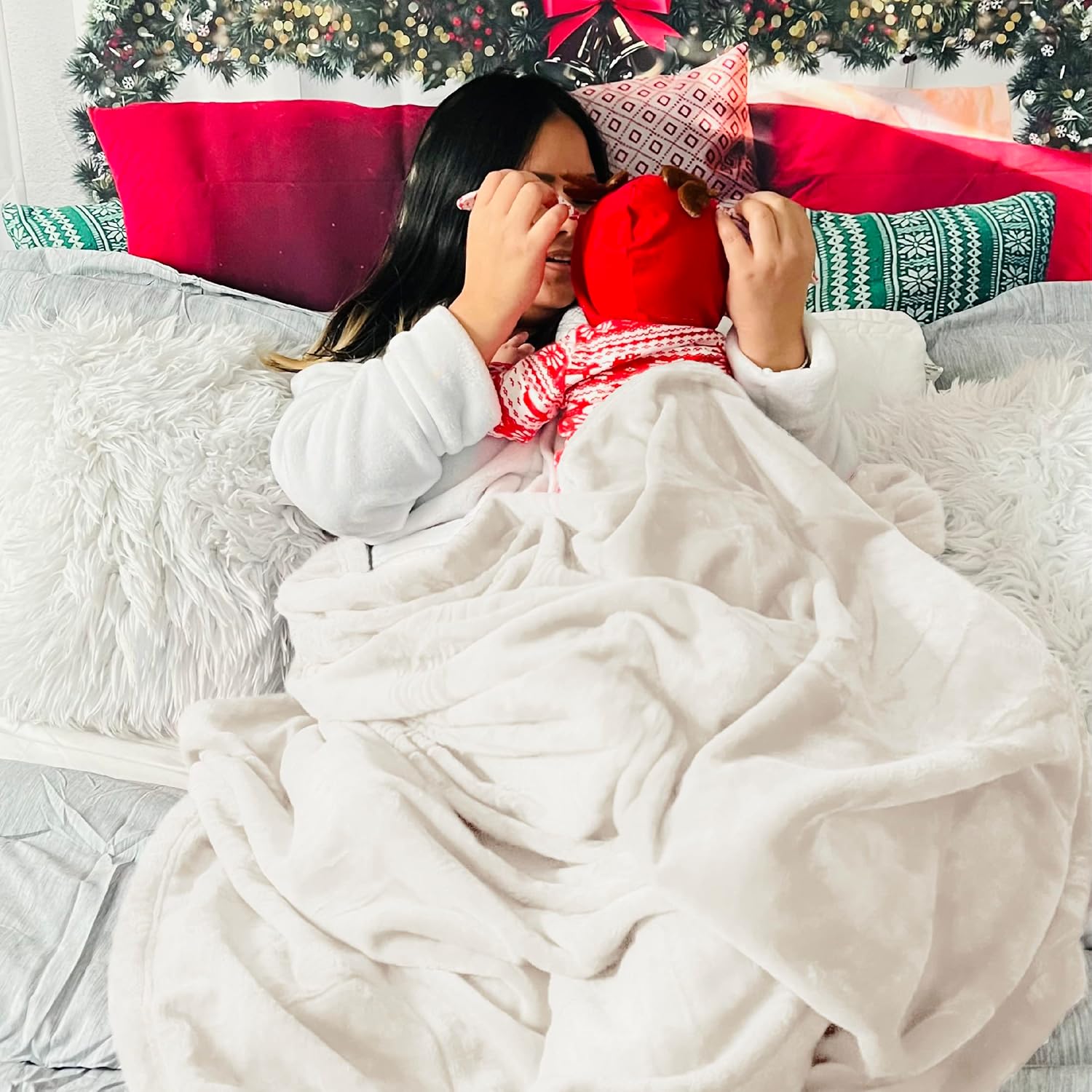 Bedsure Fleece Throw Blanket for Couch Cream - Lightweight Plush Fuzzy Cozy Soft Blankets and Throws for Sofa, 50x60 inches